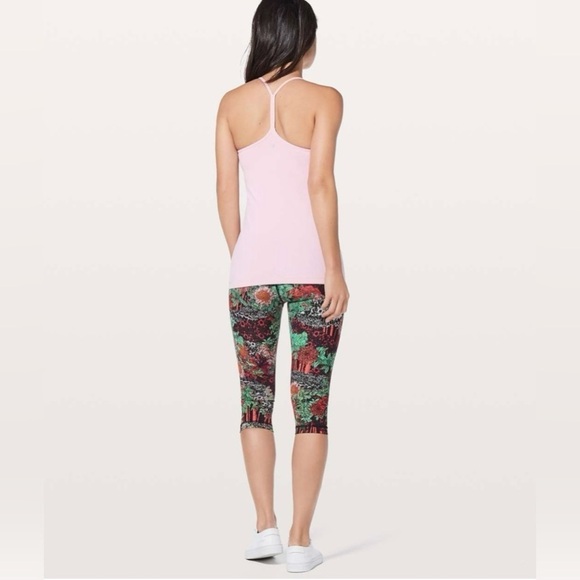 Lululemon Power Pose Activewear Workout Racerback Tank in Petals 6 - Picture 4 of 15